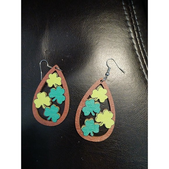 4 Two-Tone Green Clovers Shamrock Wood Teardrop Earrings - Picture 5 of 6